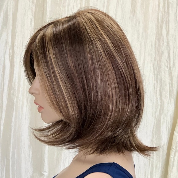 NWT Auburn Brown with Blonde Shoulder Length Wig - Picture 4 of 8